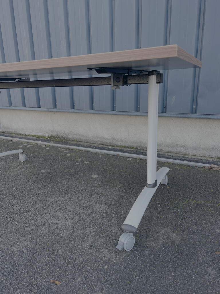 BUREAU SUR ROULETTES